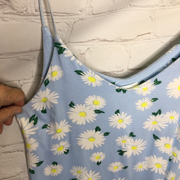 Abound Double V Daisy Print Spaghetti Strap Cami Top Size XS - Picture 4 of 7